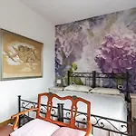 Guesthost - Ponte A Moriano With Private Parking&garden!