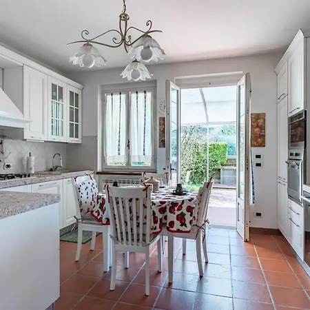 Guesthost - Ponte A Moriano With Private Parking&garden! *