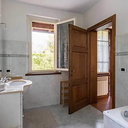 Guesthost - Ponte A Moriano With Private Parking&garden! *