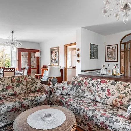 Guesthost - Ponte A Moriano With Private Parking&garden! * Lucca