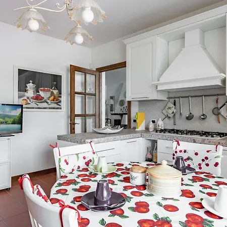 Ponte A Moriano With Private Parking&garden! Apartament
