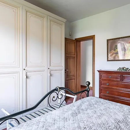 Guesthost - Ponte A Moriano With Private Parking&garden! Appartamento *
