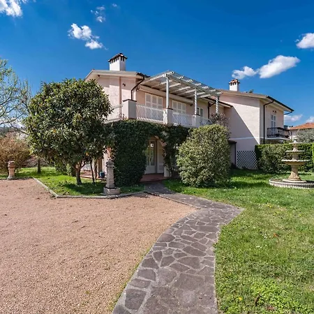 Ponte A Moriano With Private Parking&garden!
