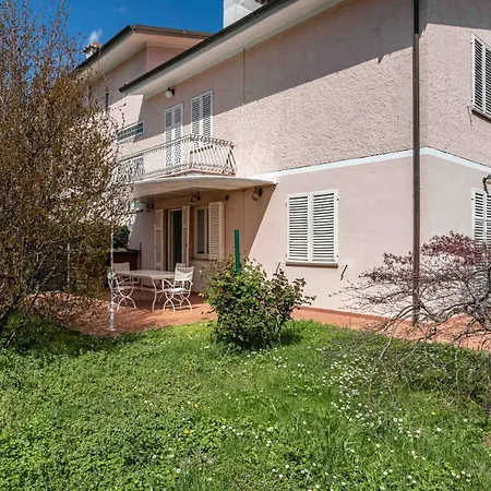 Апартаменты Ponte A Moriano With Private Parking&garden! *