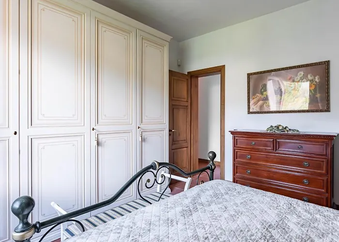 Ponte A Moriano With Private Parking&garden! Апартаменты *