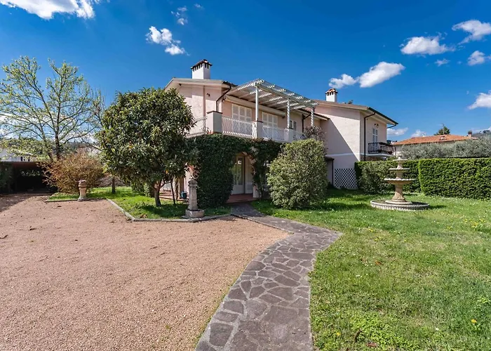 Ponte A Moriano With Private Parking&garden!