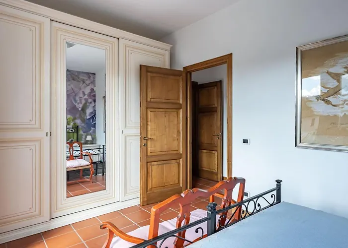 Апартаменты Ponte A Moriano With Private Parking&garden!
